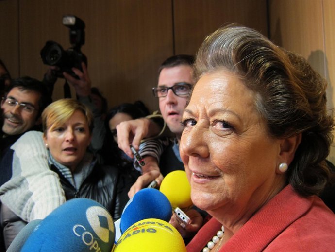 Rita Barberá atiende a los medios tras declarar