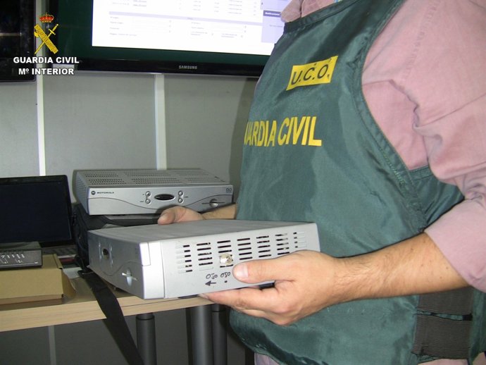Detenidas 6 personas por activar decodificadores 'pirata'