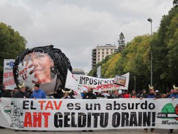 Manifestación en contra del tren de alta velocidad.