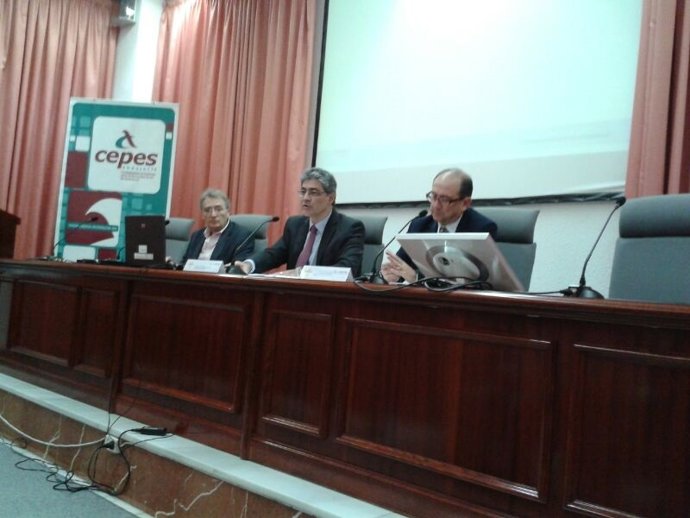 Presentación de un plan de voluntariado de la Escuela de Economía Social. 