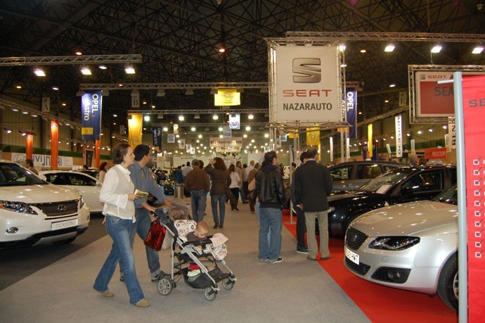 Afluencia en el II Salón del Motor de Ocasión, en Sevilla.