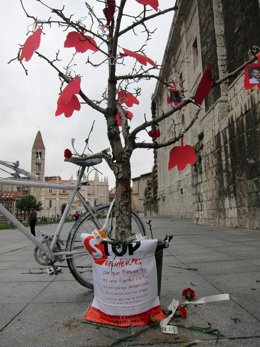 Arbol por las víctmas en accidentes de carretera