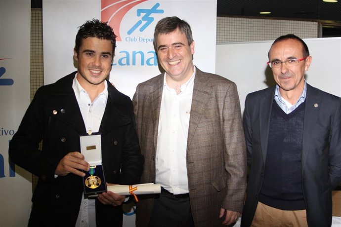 Gómez Noya recibe la medalla de oro de la Real Orden del Mérito Deportivo
