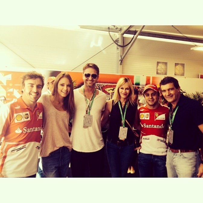 Fernando Alonso posa feliz junto a Dasha, Gerad, Antonio Banderas y Melanie 