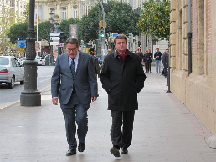 Hernández Mateo llega al TSJCV junto a su abogado