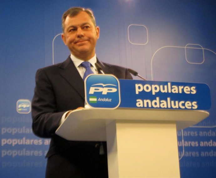 El secretario general del PP-A, José Luis Sanz, hoy en rueda de prensa