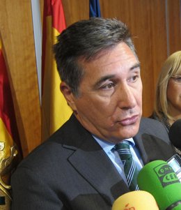 El consejero de Sanidad, Bienestar Social y Familia de Aragón, Ricardo Oliván