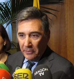 El consejero de Sanidad, Bienestar Social y Familia de Aragón, Ricardo Oliván