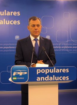 El secretario general del PP-A, José Luis Sanz, en rueda de prensa