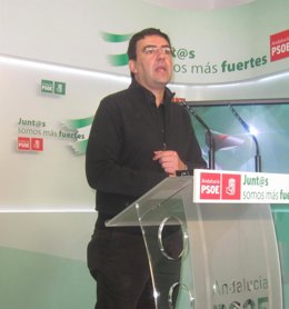 Mario Jiménez, este lunes en rueda de prensa