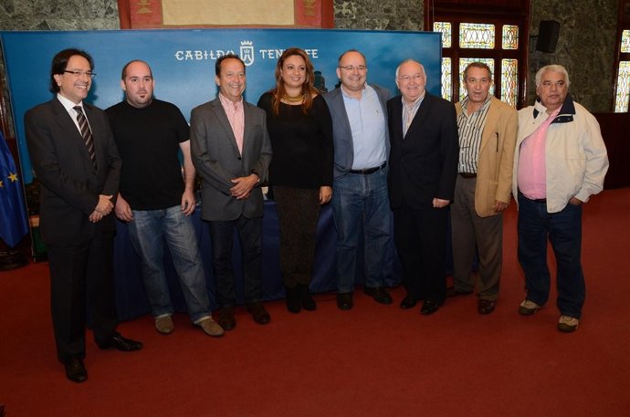 De la Rosa y Valido con los miembros del grupo