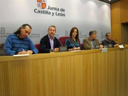 Silvia Clemente junto con los responsables de las OPA y Urcacyl.