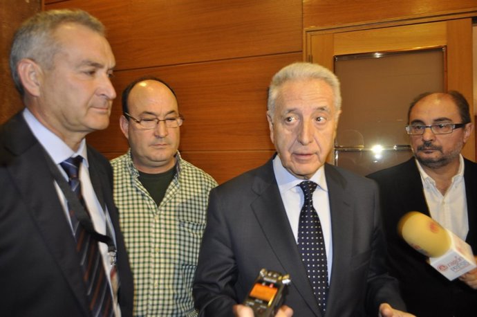 Los alcaldes de Ejea, Sádaba y Biota preparan con Lobón una solicitud de ayudas.