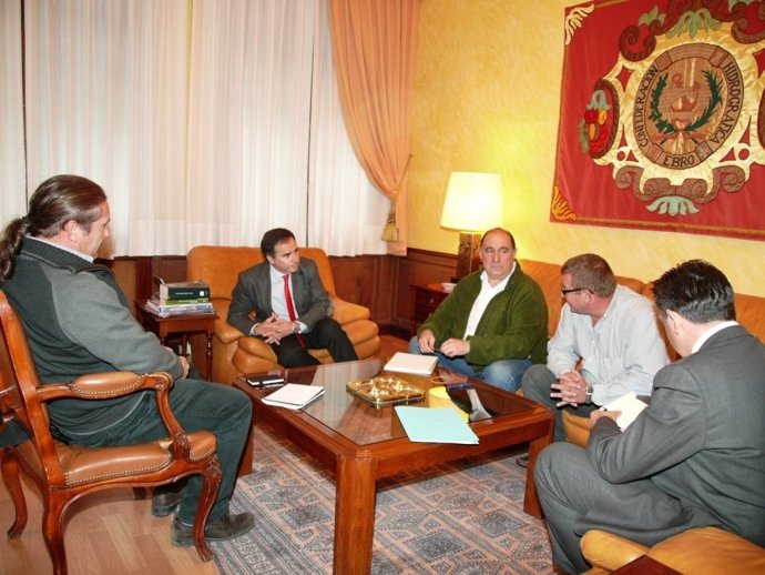 Reunión del presidente de la CHE con representantes de UAGA y ASAJA.