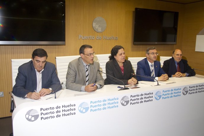 Instituciones colaboran para promover las Cocheras del Puerto. 