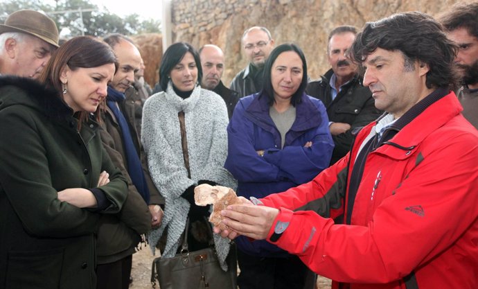 La consellera Català visita el yacimiento de Las Pizarazas