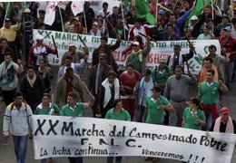 Marcha de campesinos y trabajadores del campo en Paraguay.