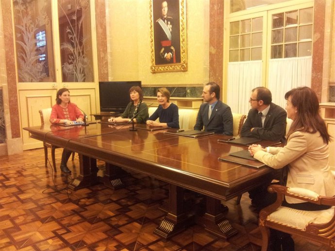 Firma del Pacto por la Infancia en el Parlament de Baleares