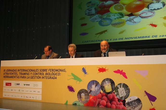 El consejero de Agricultura y Agua durante la inauguración de la jornada