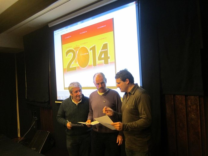 Los miembros de ESAIT antes de la rueda de prensa