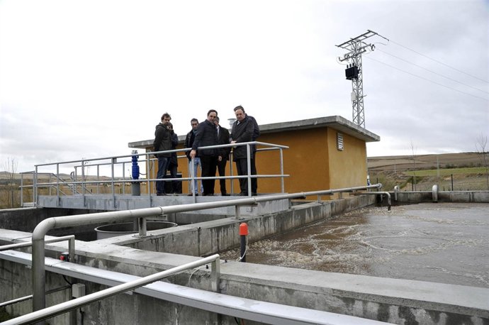 Sanz visita depuradora Leiva