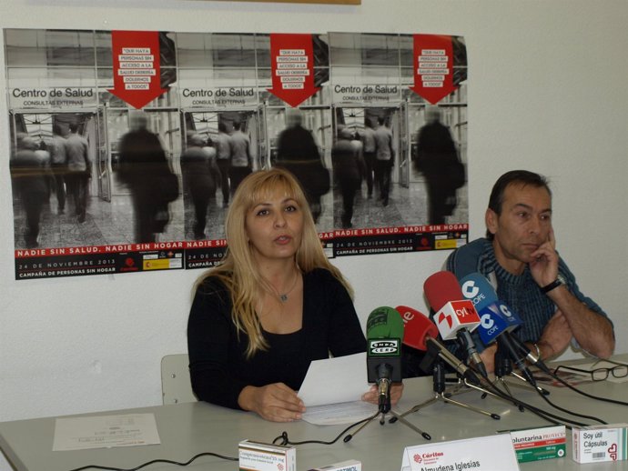 Almudena Iglesias y el residente Antonio Moreiro, presentan la campaña