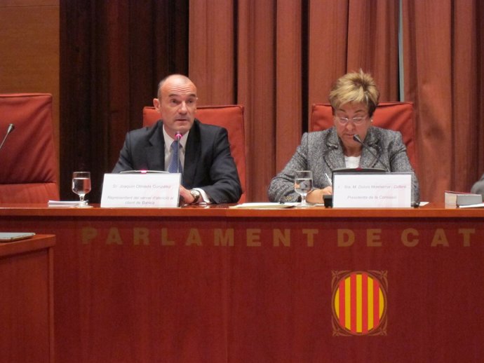 Joaquín Olmeda (atención al cliente de Bankia) y la diputada Dolors Montserrat