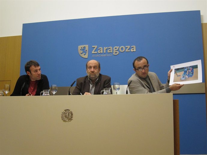 Muñoz, Alonso y Ariza han presentado las enmiendas de IU a los presupuestos