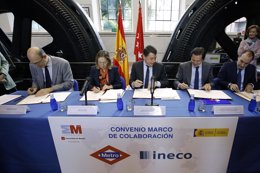Ignacio González y Ana Pastor firman un convenio de colaboración