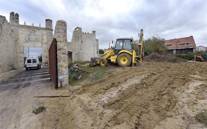 Inicio de las obras para hacer un aparcamiento en Enclave Pronillo