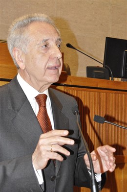 Modesto Lobón, en el pleno