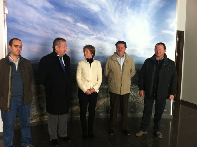 Irene Sabalete visita el nuevo tanatorio de Úbeda