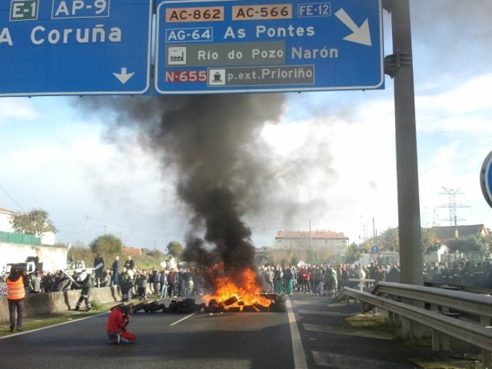 Trabajadores de Navantia cortan la AP-9
