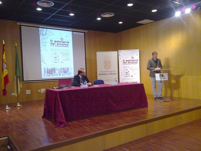 El alcalde en la inauguración de la Semana del Empleo