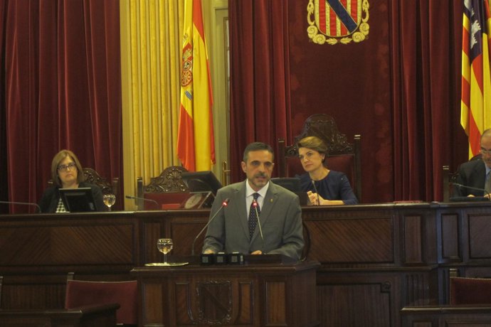 Marí en el Parlament