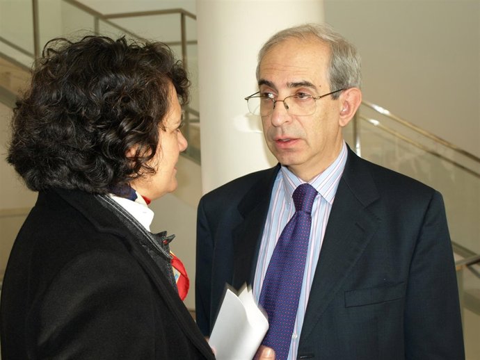 Riese charla con la vicerrectora de Investigación