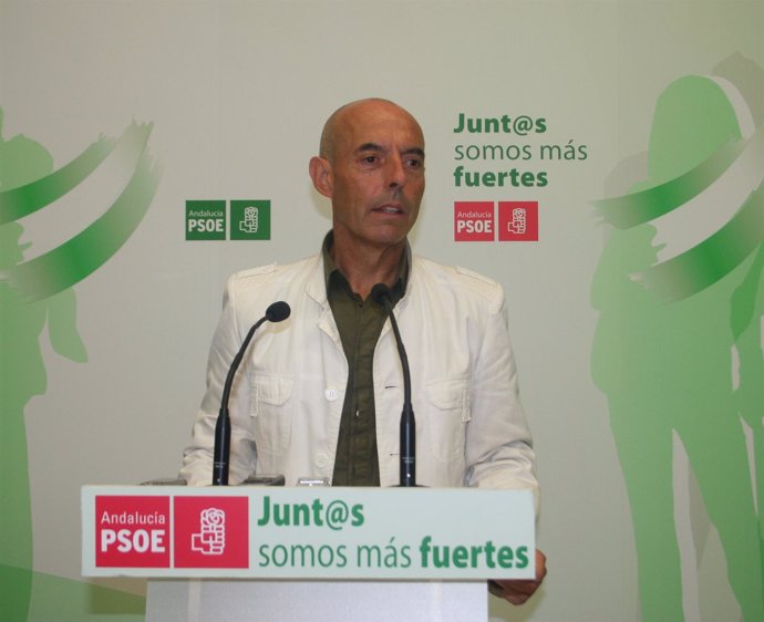 El diputado del PSOE Antonio Hurtado en la sede del PSOE