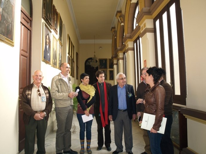 Zorrilla, Morillas y García Sempere, de IU, con vecinos de Campanillas