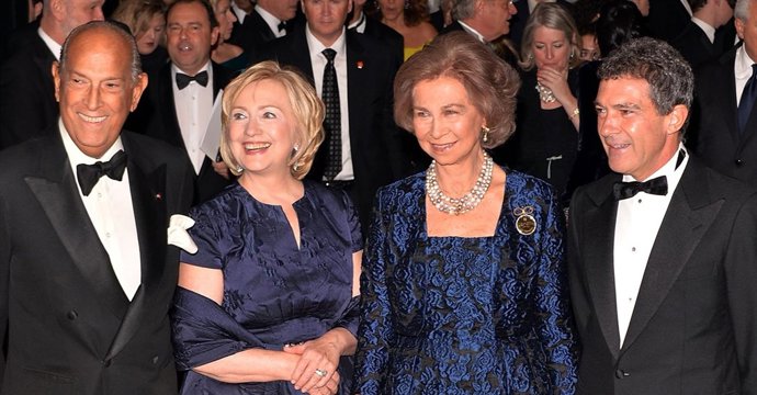 La Reina entrega las Medallas de Oro a Hillary Clinton y Antonio Banderas