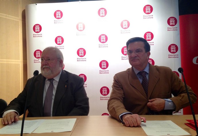 El pte.De la Diputación, S.Esteve, y el dtr.De Càritas-Barcelona, J.Roglà