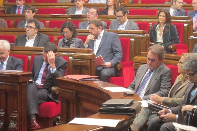 O.Junqueras y Artur Mas, en el pleno del Parlament