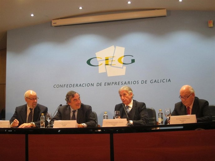 El presidente de la CEOE, Juan Rosell, en la sede de la CEG