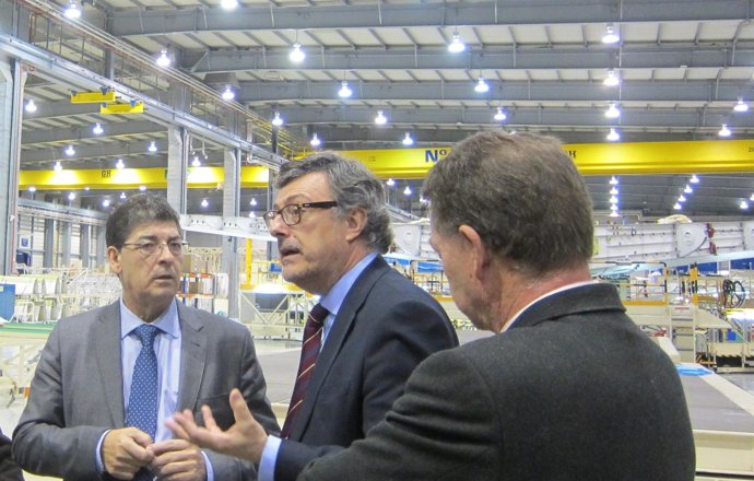 El vicepresidente de la Junta, Diego Valderas, visita la planta de Airbus