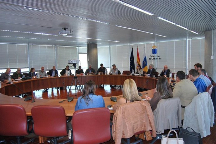 Pérez en una reunión con los representantes del sector educativo