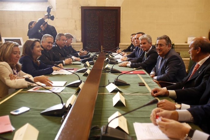 El alcalde, Juan Ignacio Zoido, y la delegada del Gobierno, Carmen Crespo