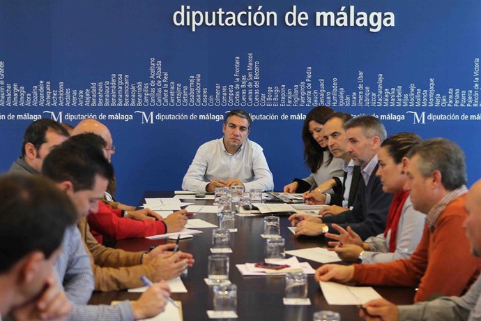 Elías Bendodo se reúne con alcaldes