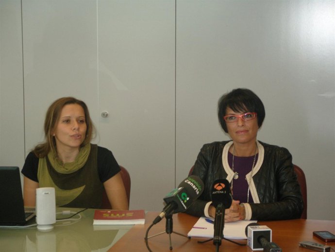 Máñez (d), en rueda de prensa