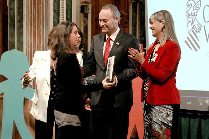 Fabra entrega los 'V Premios Infancia'