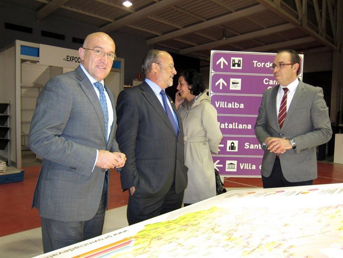 Carnero, acompañado de León de la Riva, Cantalapiedra y Alonso Monge.