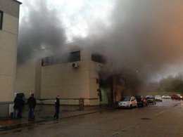 Fuego en una nave del Polígono de Cross